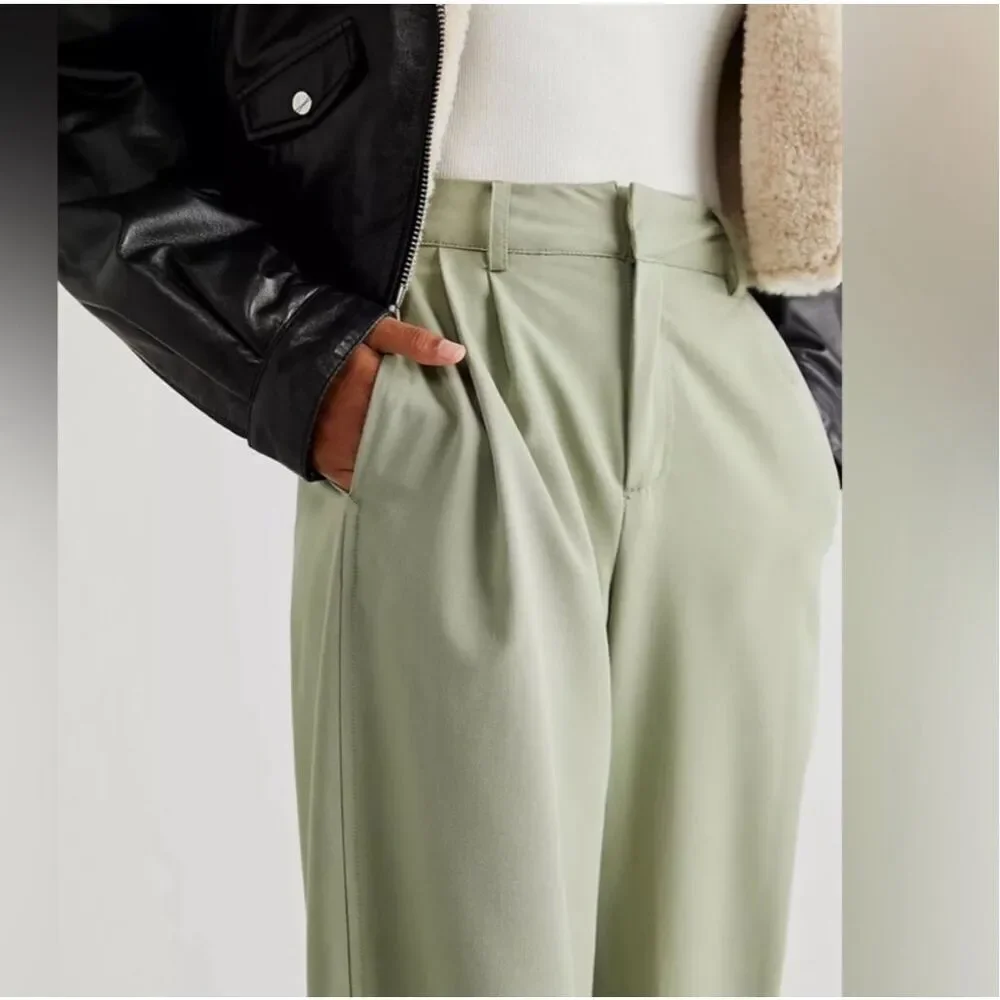 Free People Pleated Wide Zoey Tapered Trouser Pant in Moss Green Women’s Size 6